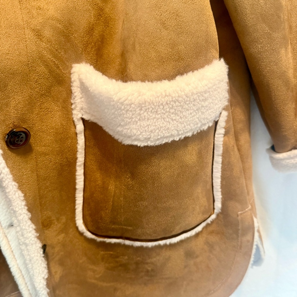 UGG Women's Brown Shearling Coat P to P 27 inches, and Length 37 Inch long - Picture 8 of 11